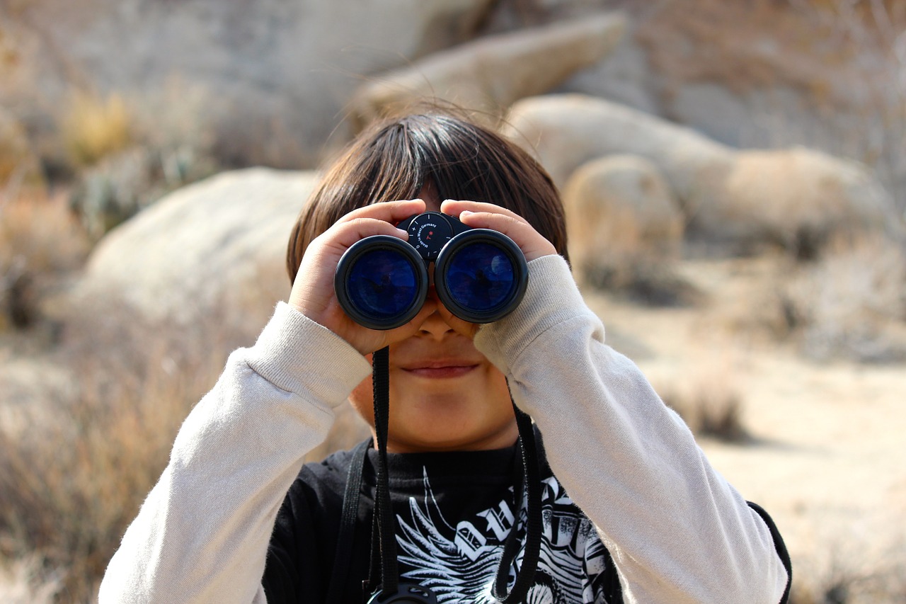 Image - binoculars child magnification