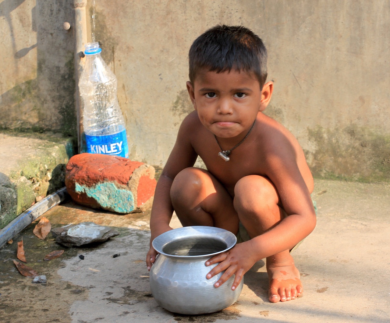 Image - boy india pot poverty child poor