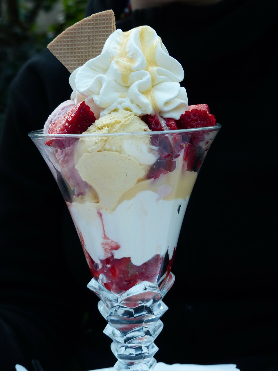 Image - ice cream sundae strawberry cup