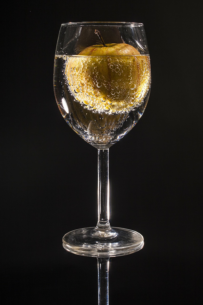 Image - glass apple drop of water fruit