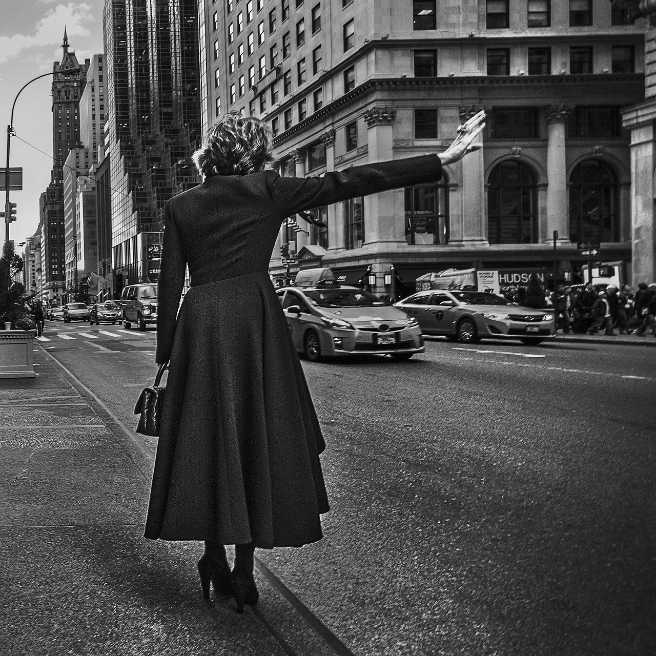 Image - manhattan street lady downtown