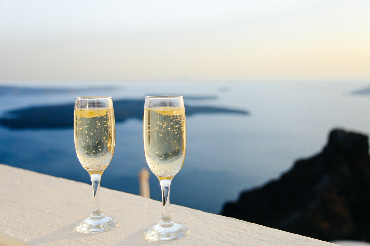 Image - sparkling wine bubbles glasses two