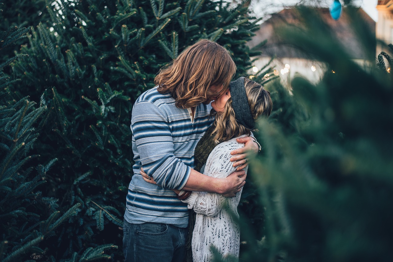 Image - couple kissing romance man woman