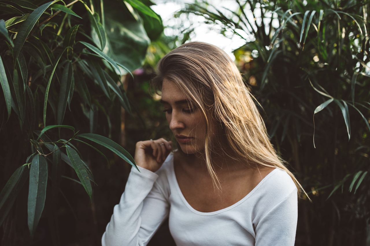 Image - blonde woman depressed portrait