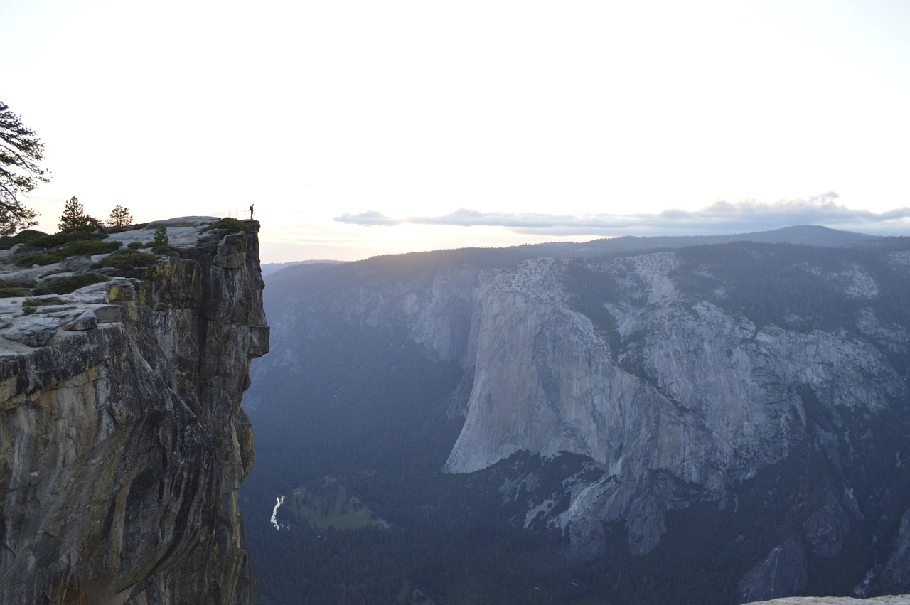 Image - yosemite valley rugged cliff