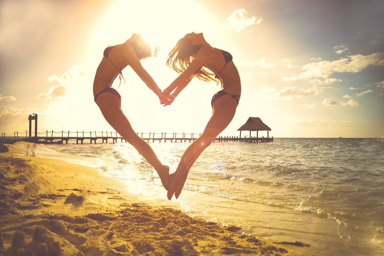 Image - heart two people hands beach ocean