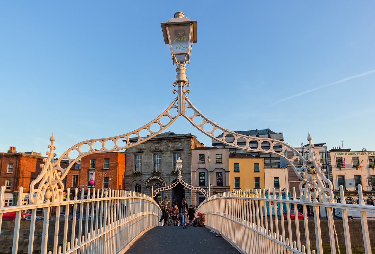 Image - dublin bridge ireland city river