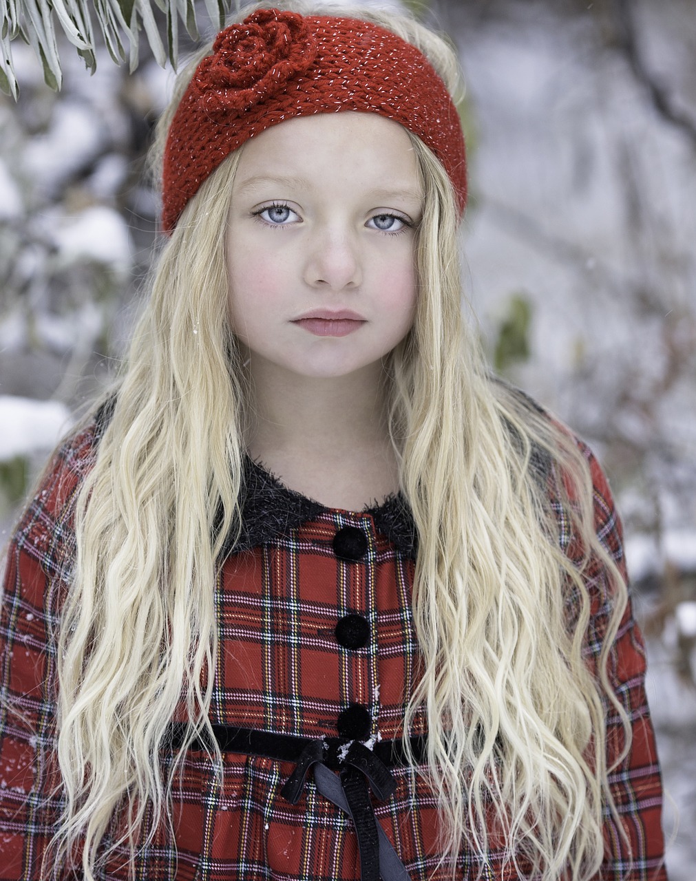 Image - beautiful girl snow