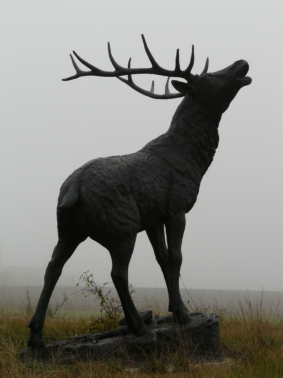 Image - red deer bronze statue hirsch