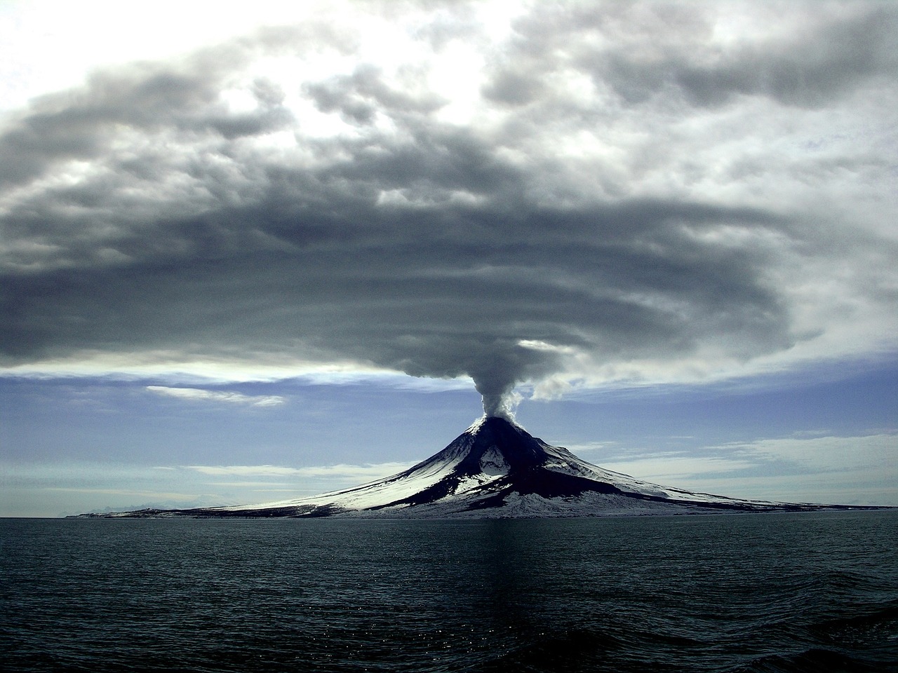 Image - volcano erupting landscape scenic