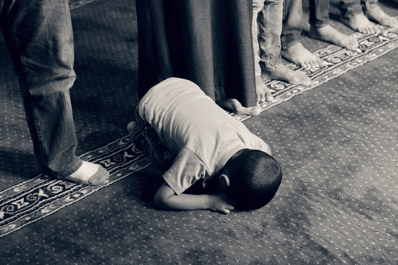 Image - kid praying muslim islam faith