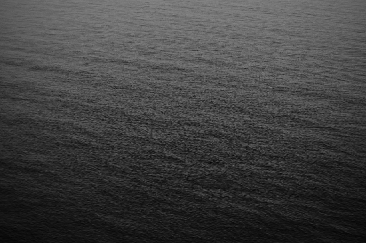 Image - ocean water black and white