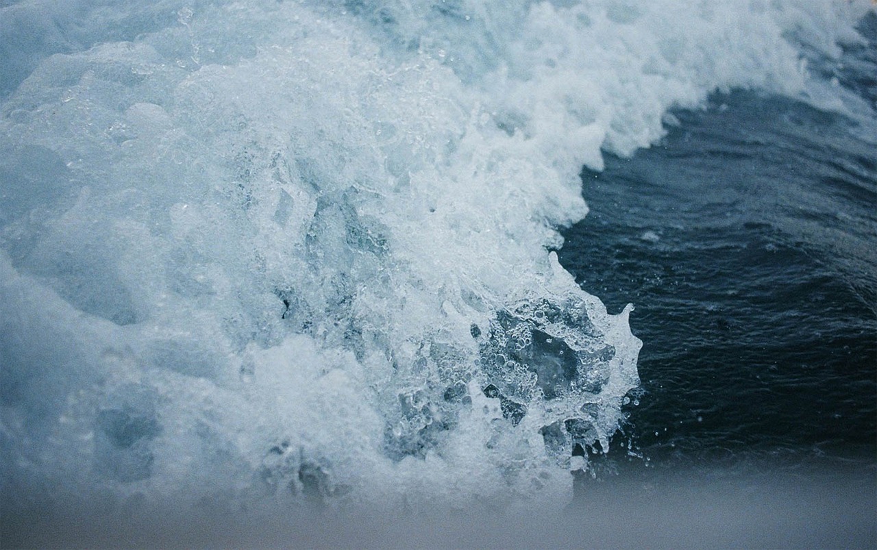 Image - waves crashing ocean sea water