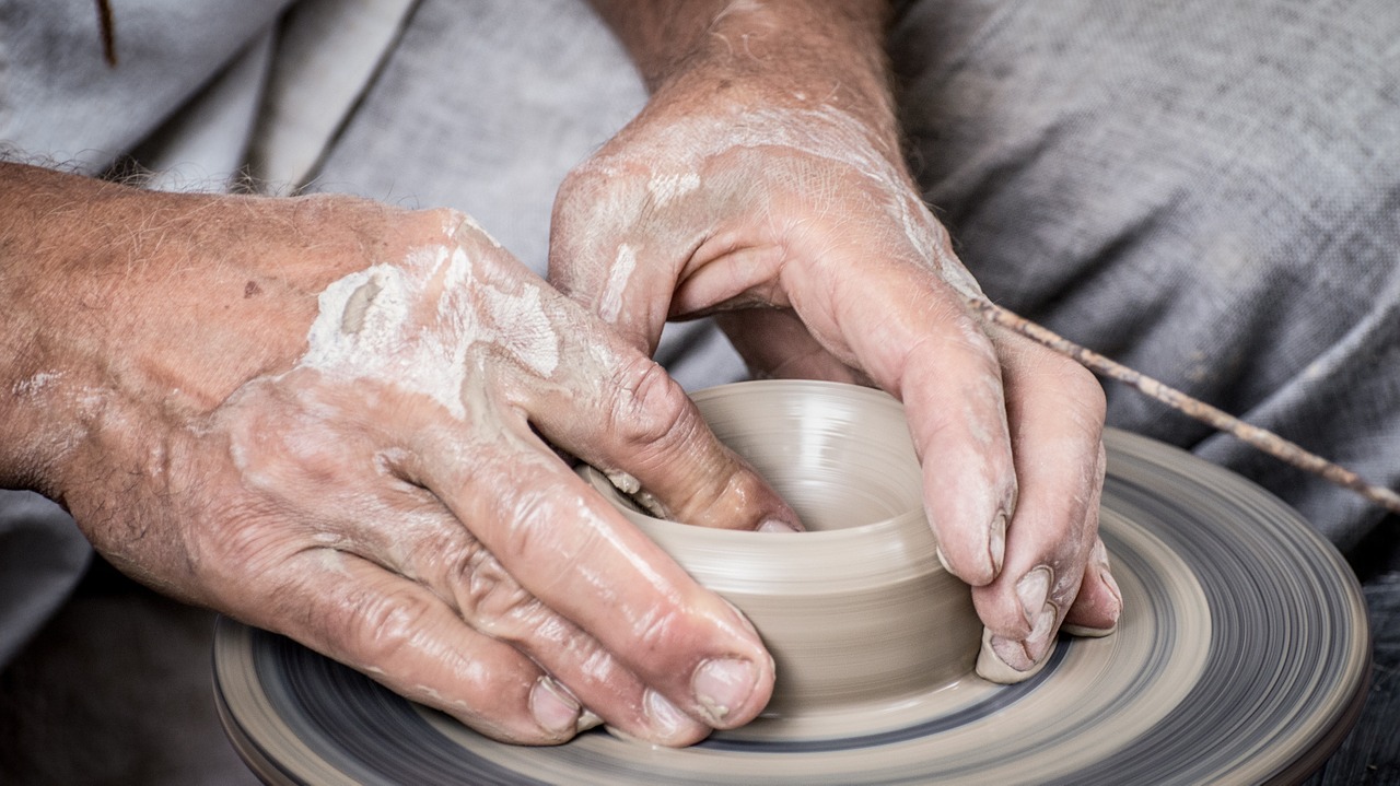 Image - hands hand work constructs clay