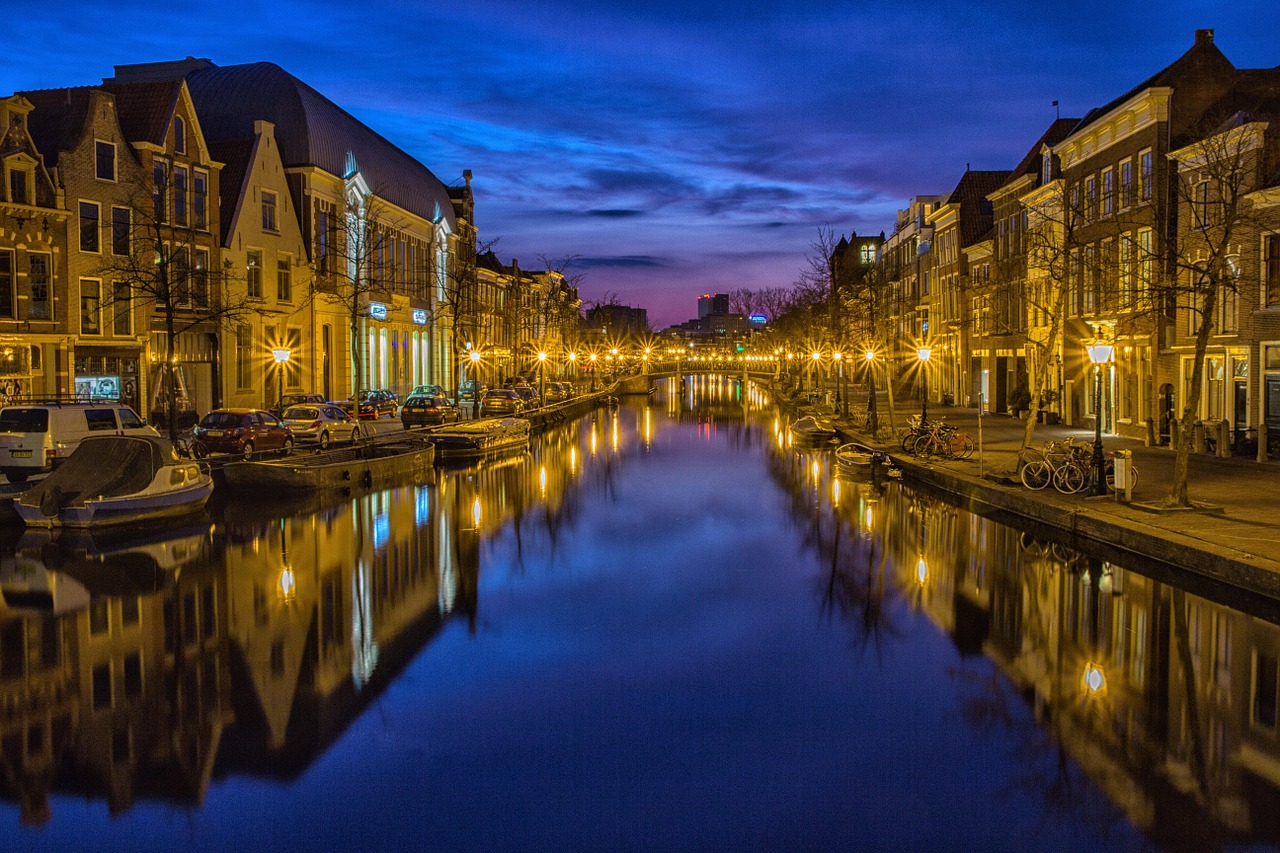 Image - city night waterway channel