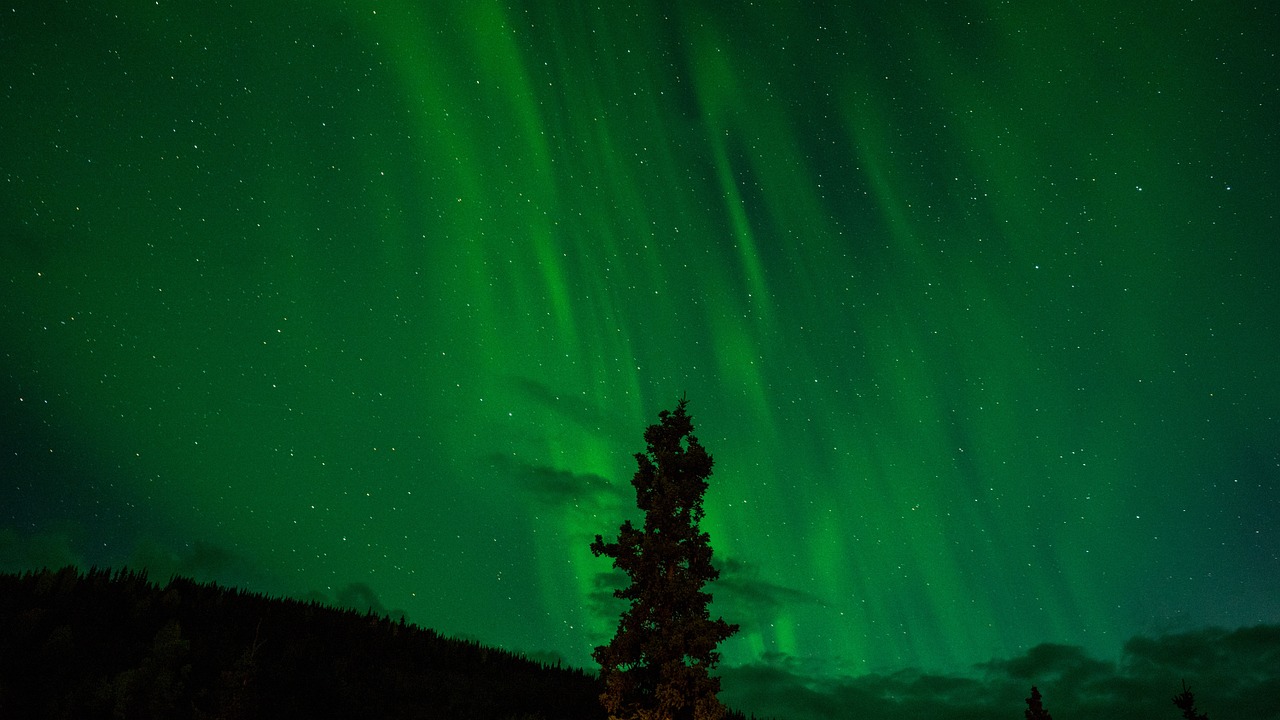 Image - northern lights green aurora