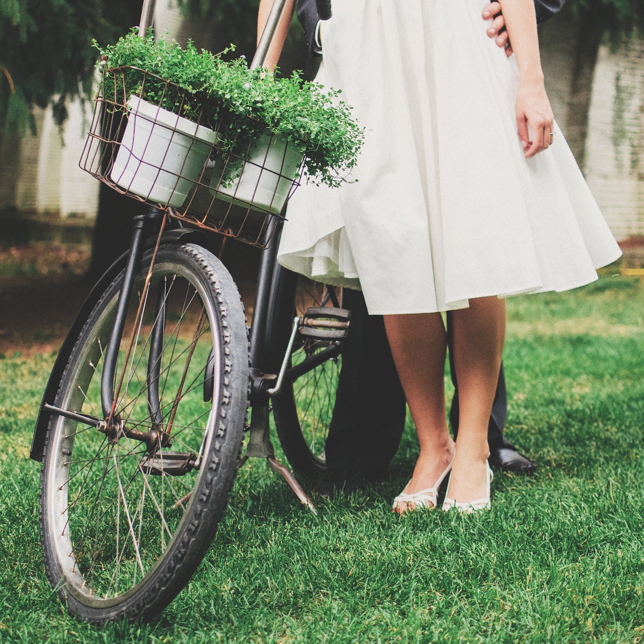 Image - vintage woman bicycle vintage woman