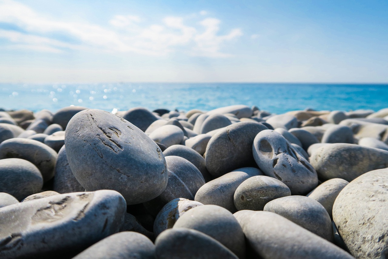 Image - rocks beach ocean horizon sky