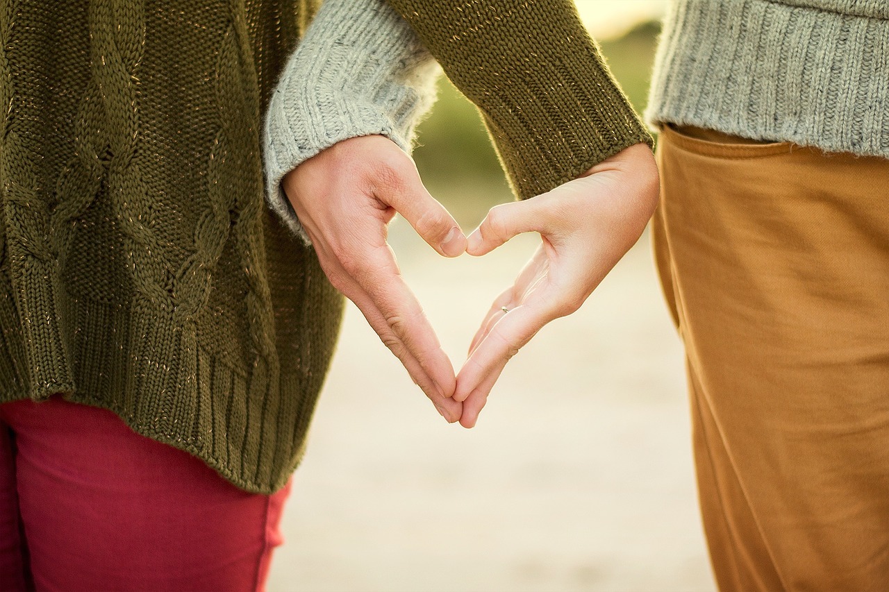 Image - hands heart girls women woman