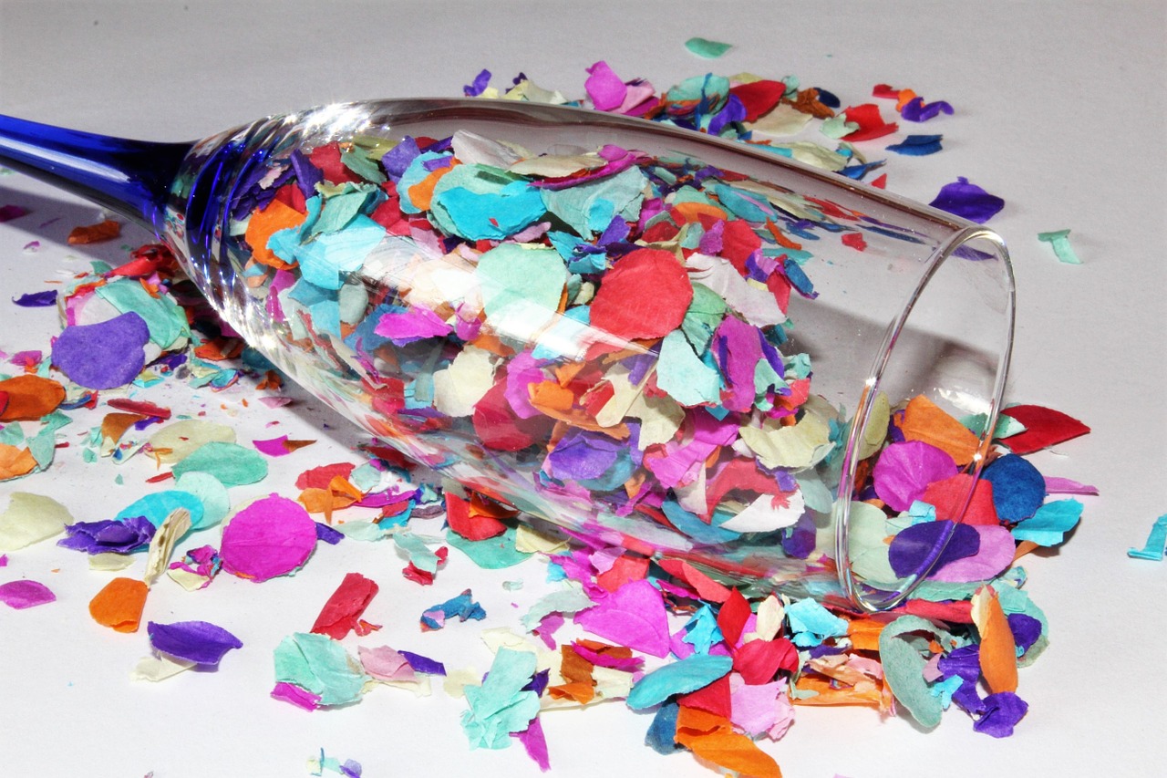 Image - confetti champagne glass colorful