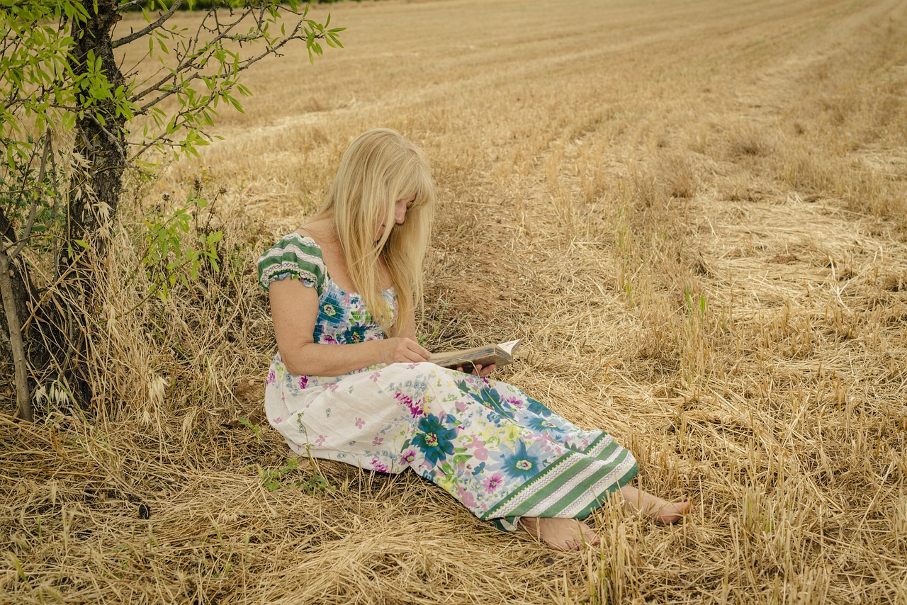 Image - reading women people soledad