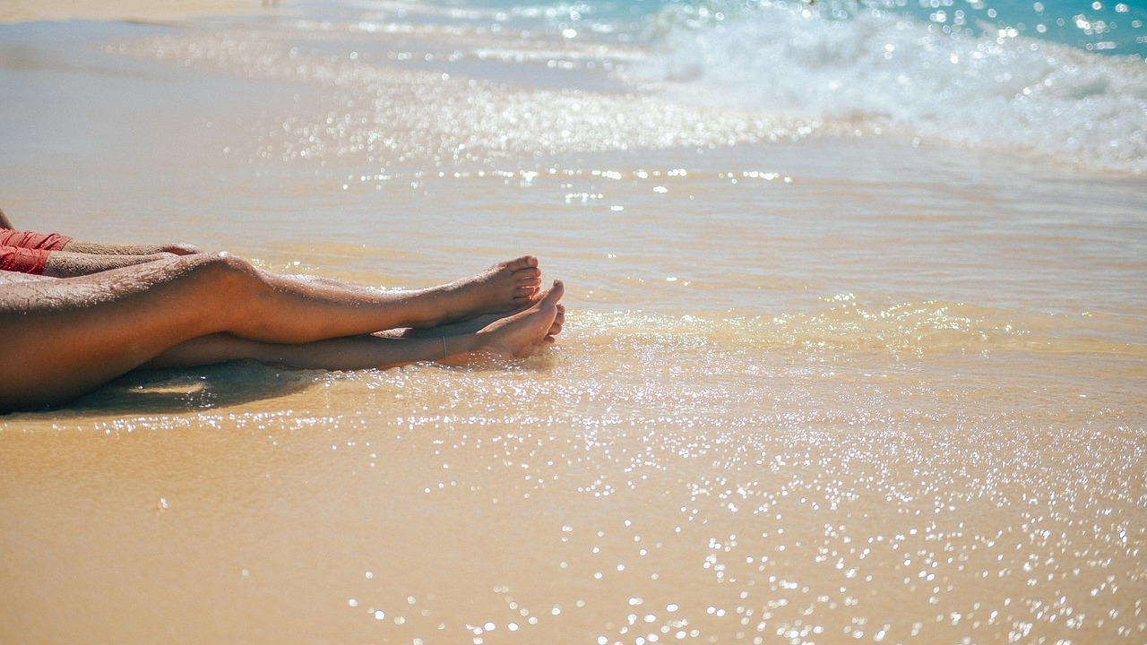 Image - couple in love beach sea sand