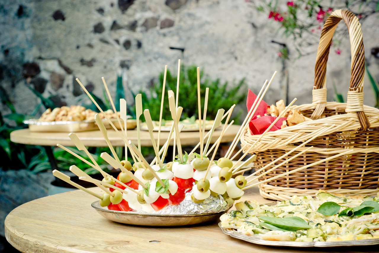 Image - party skewers chunks bar table