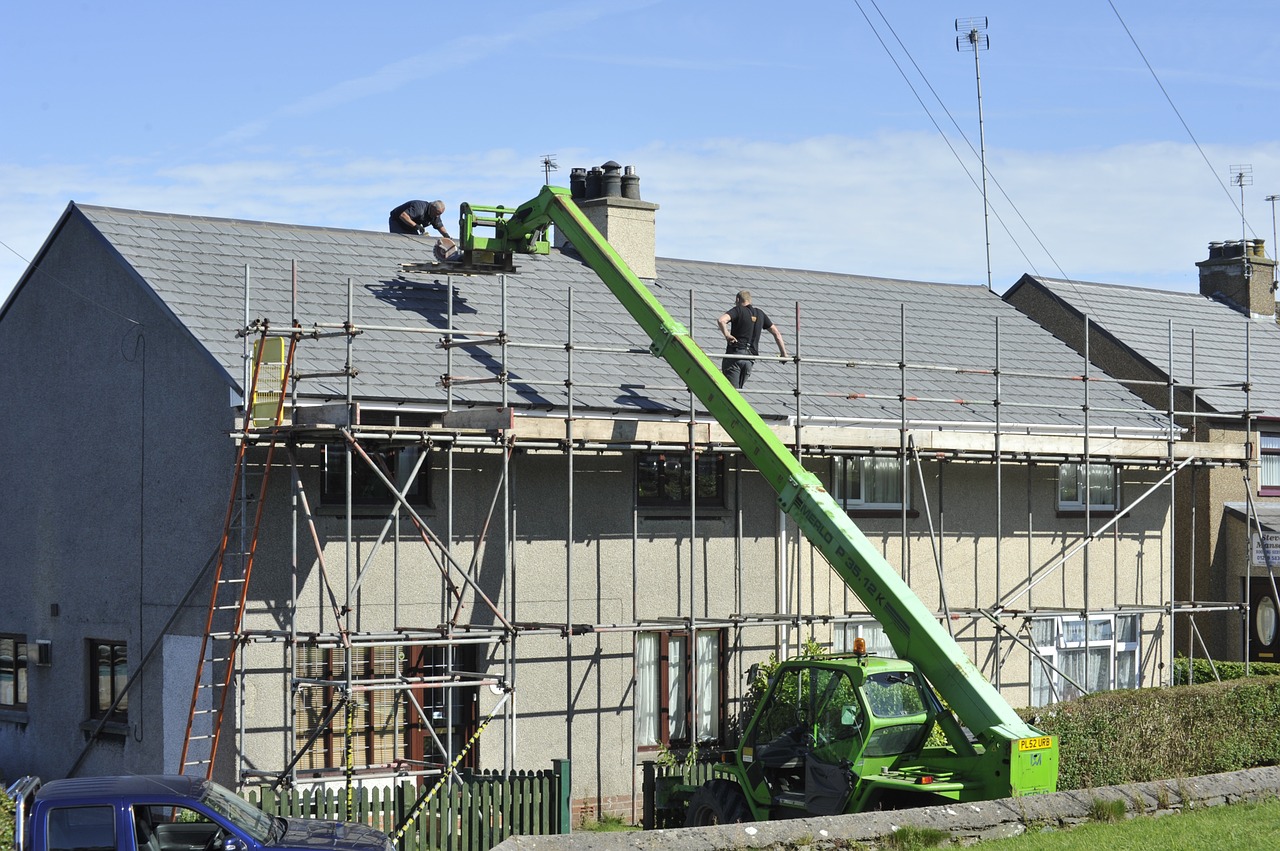 Image - scaffold roof tiles repair