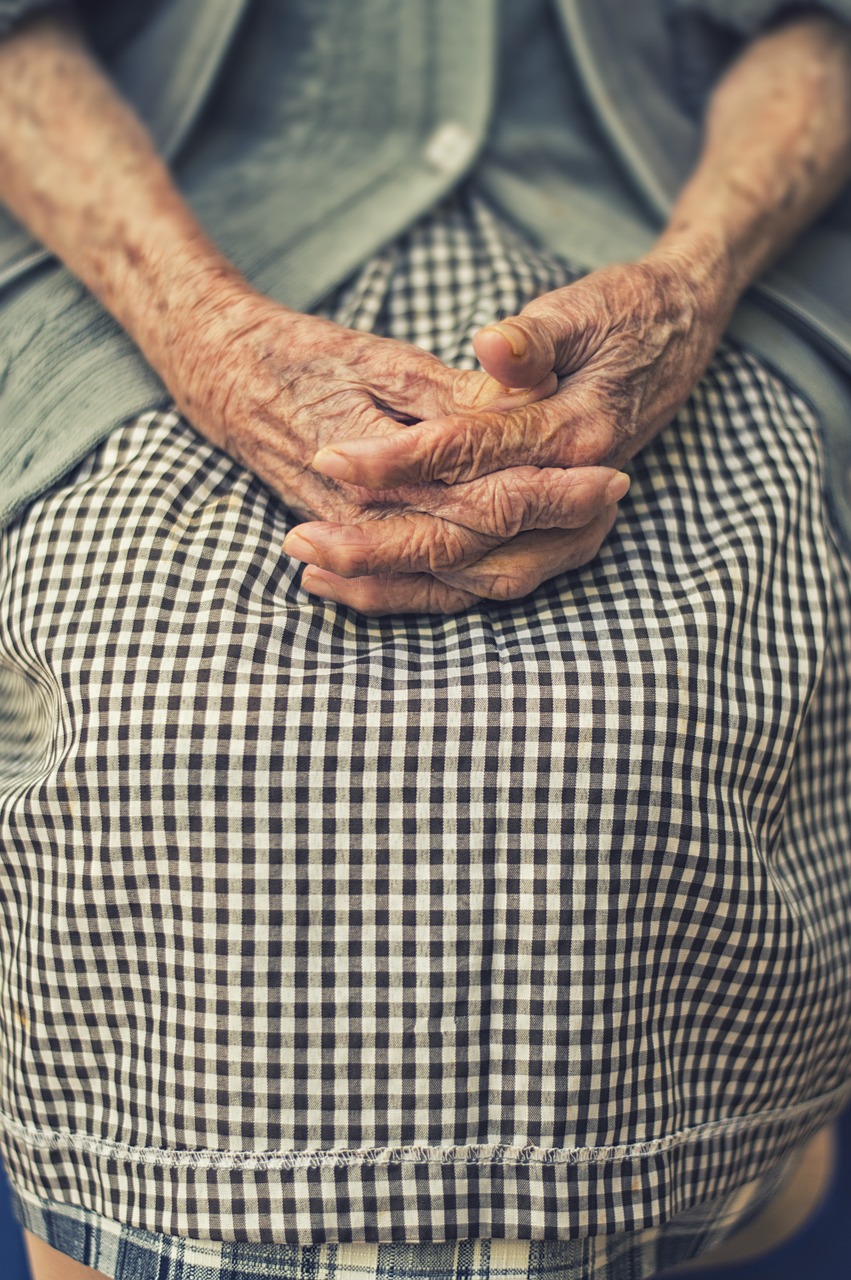 Image - hands folded woman old finger