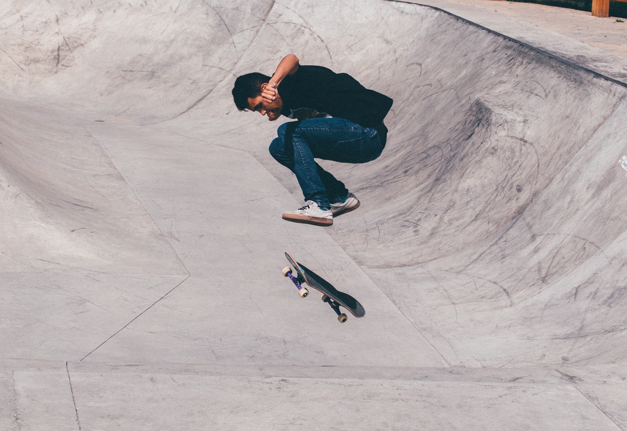 Image - skateboarder half pipe skateboard