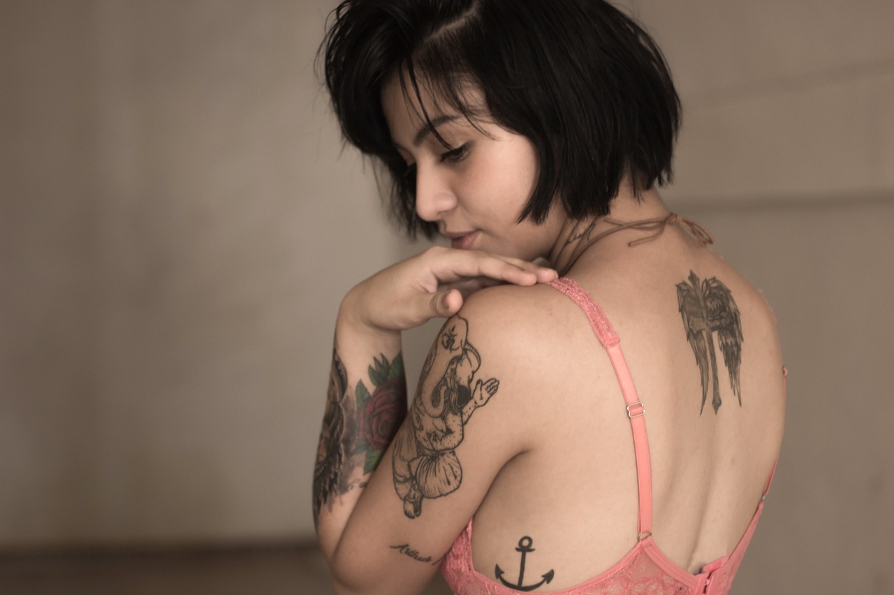 Image - woman tattoos female model fashion