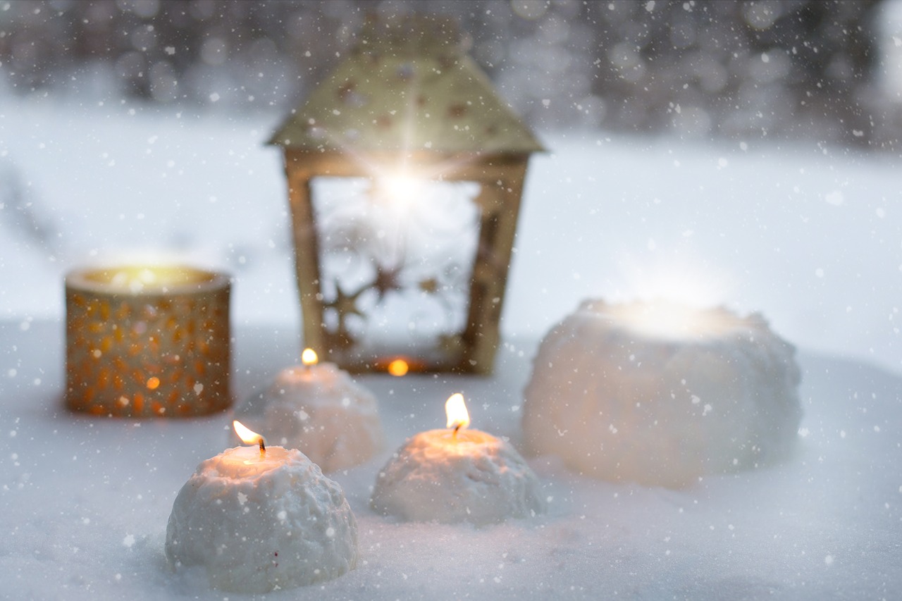 Image - winter candles snowballs christmas