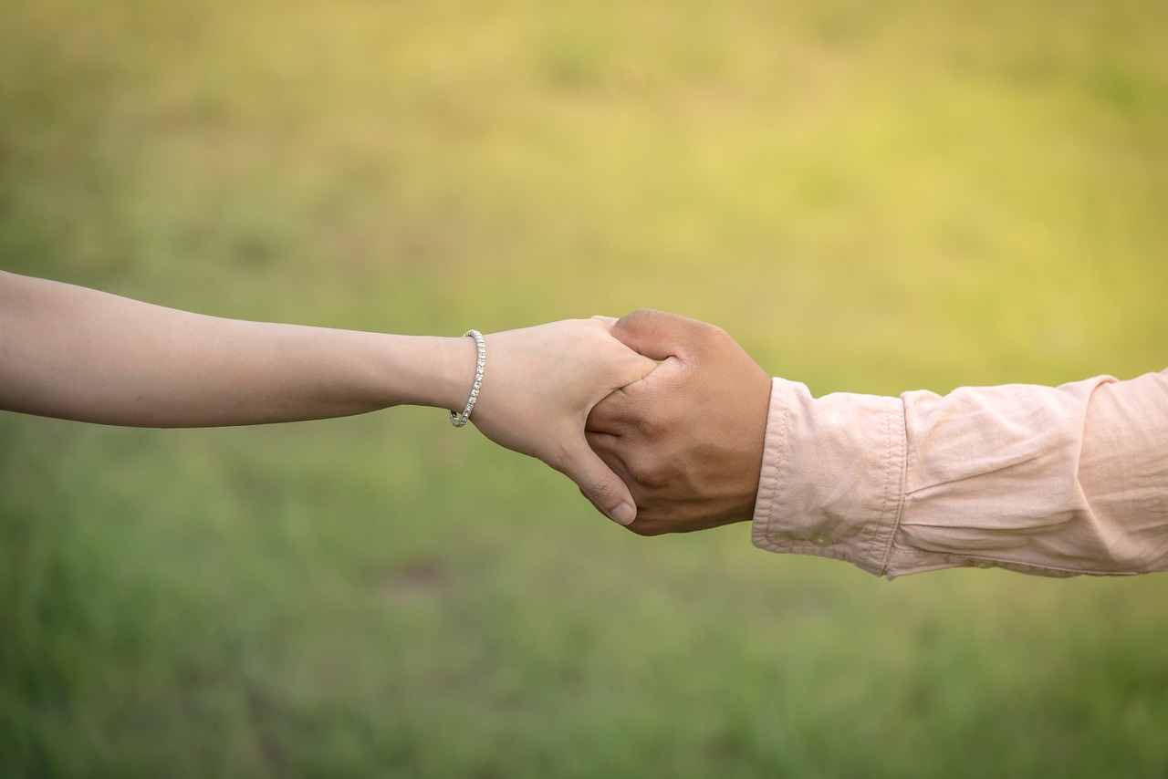 Image - hands hand in hand wedding promise