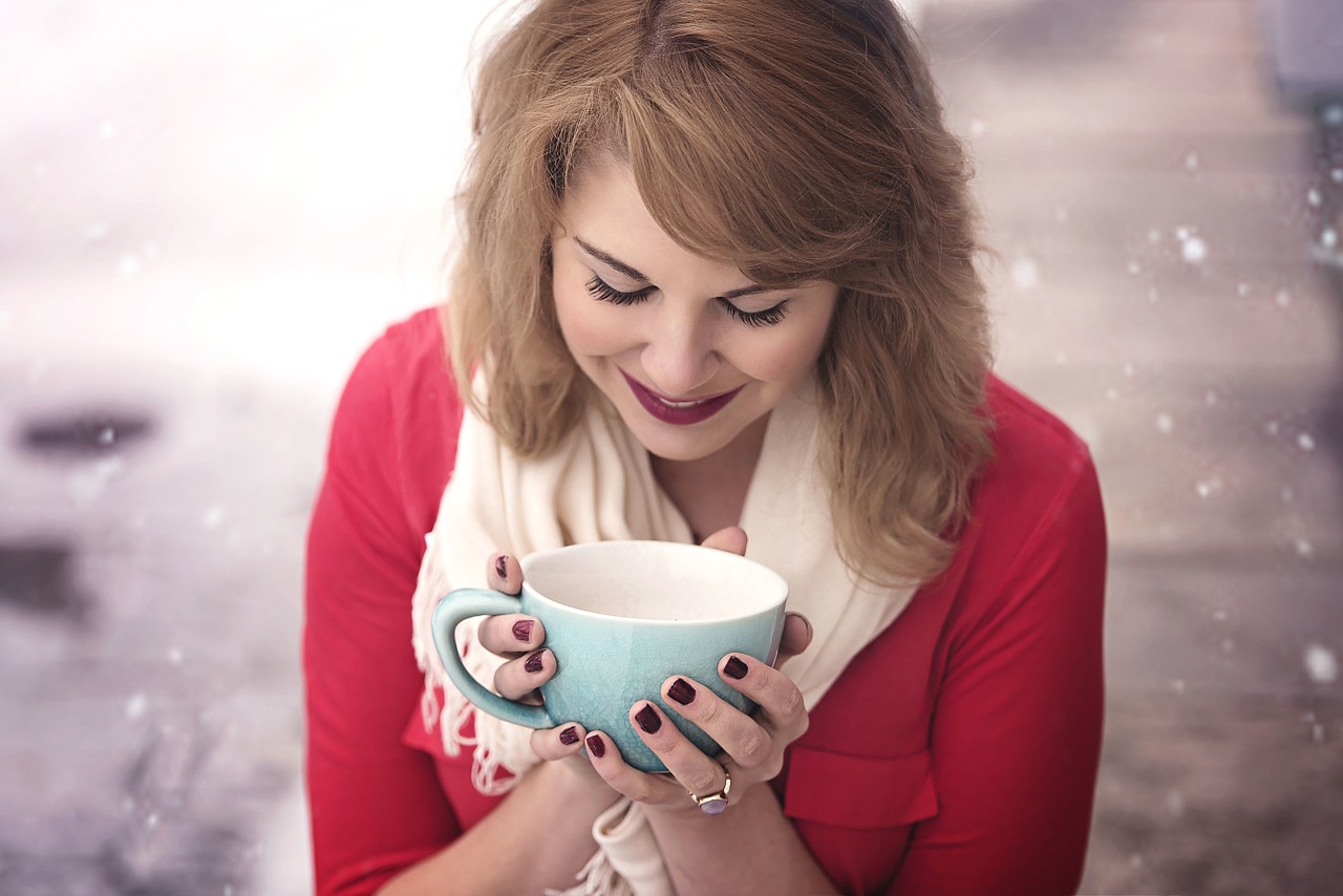 Image - coffee cup woman girl snow winter