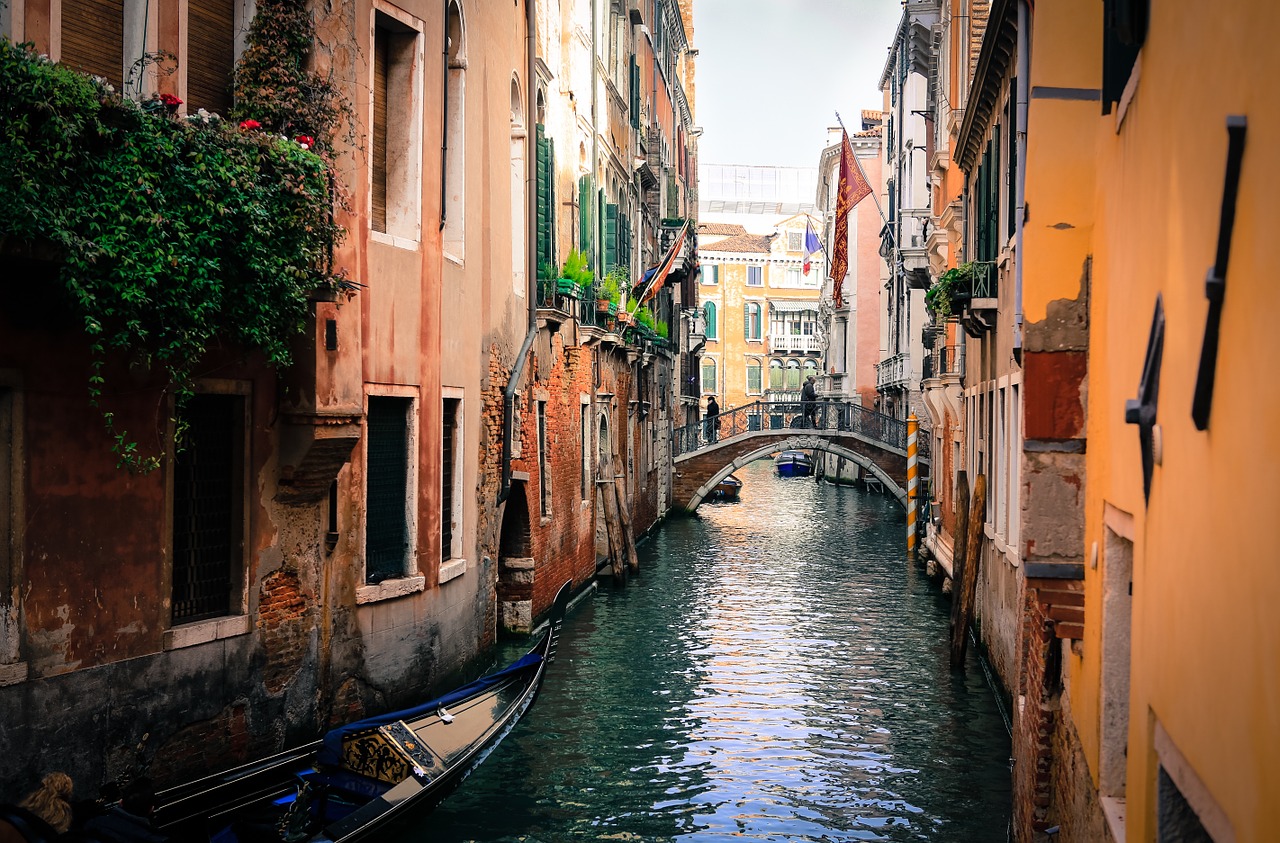 Image - venice italy gondolas channel