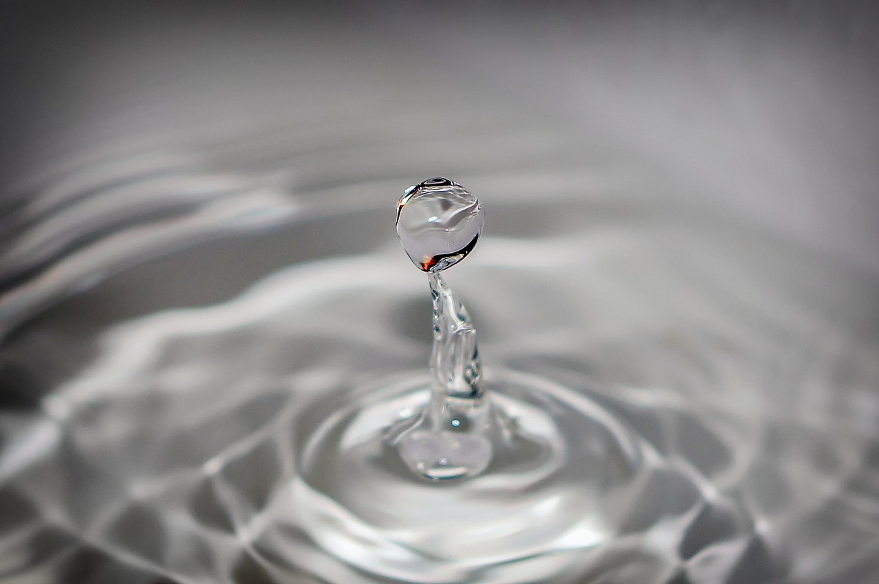 Image - water droplet drop splash wet