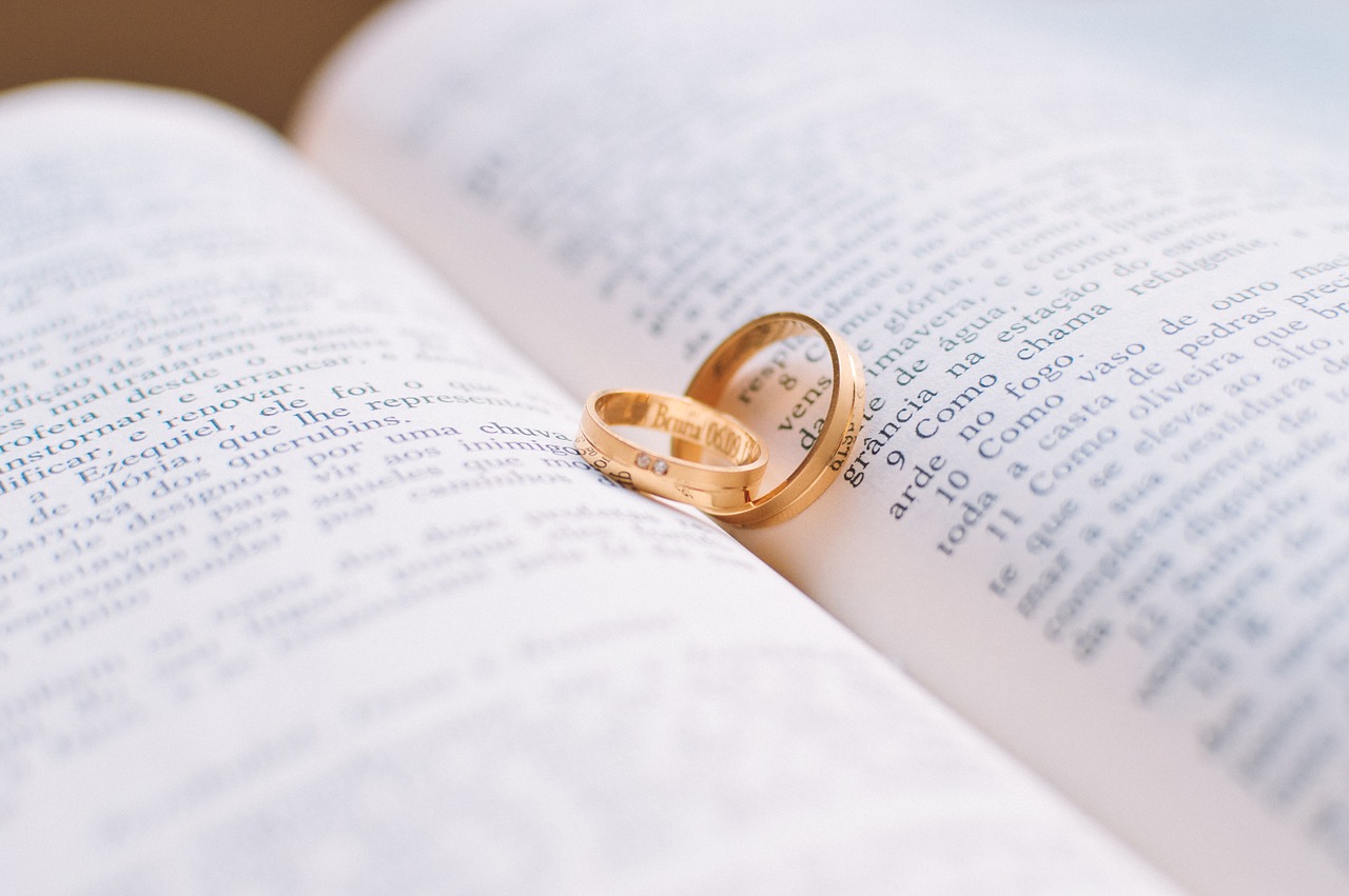 Image - couple love rings book wedding