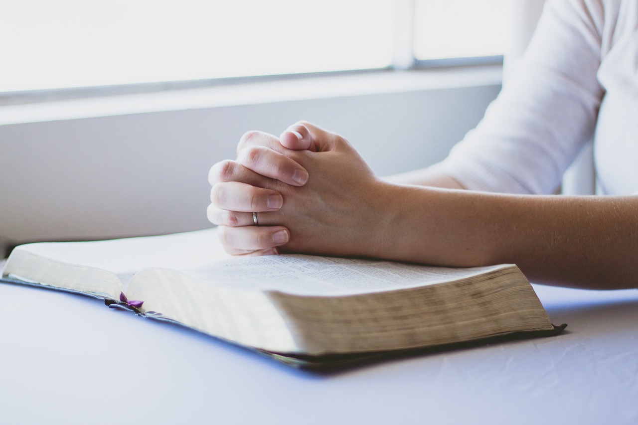 Image - prayer bible christian folded hands