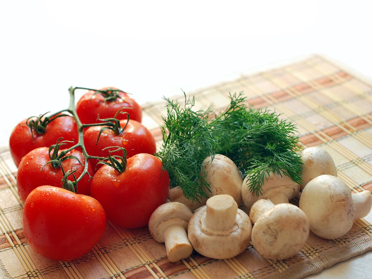 Image - mushrooms tomatoes greens nutrition