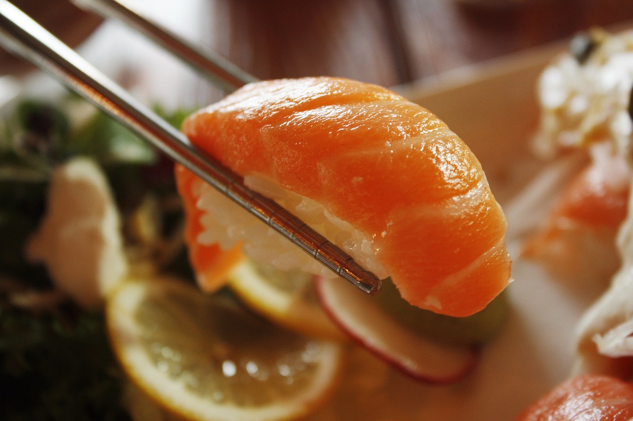 Image - salmon sushi dining room restaurant