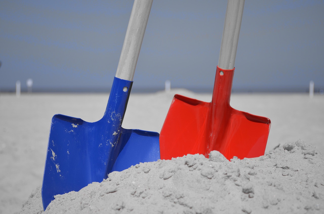 Image - blade spade dig sand blue red