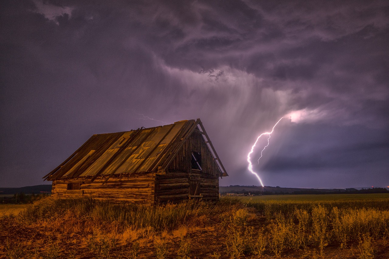 Image - barn lightning bolt storm