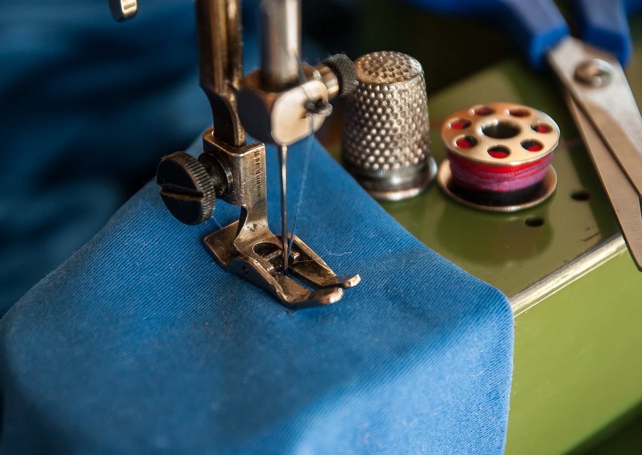Image - sewing machine couture thimble