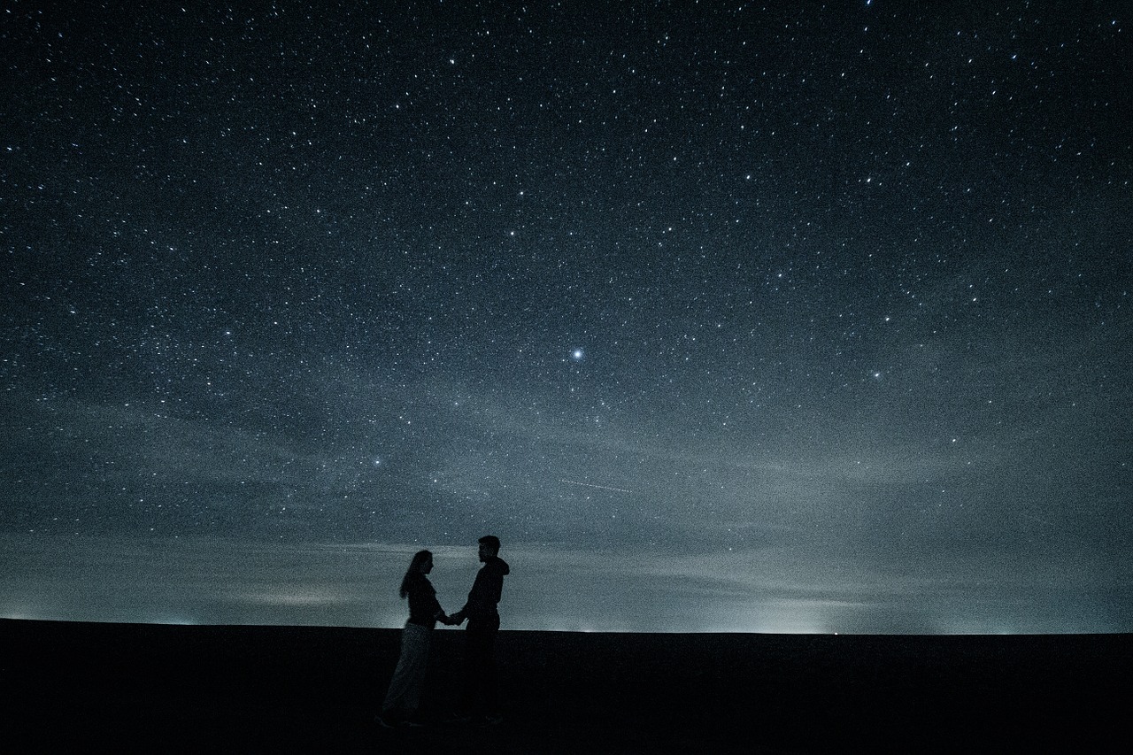 Image - couple love stars long exposure