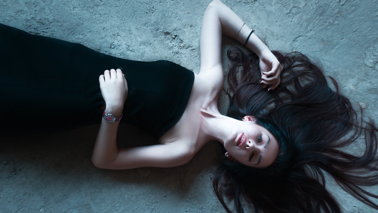 Image - girl lying on the floor girl in dress