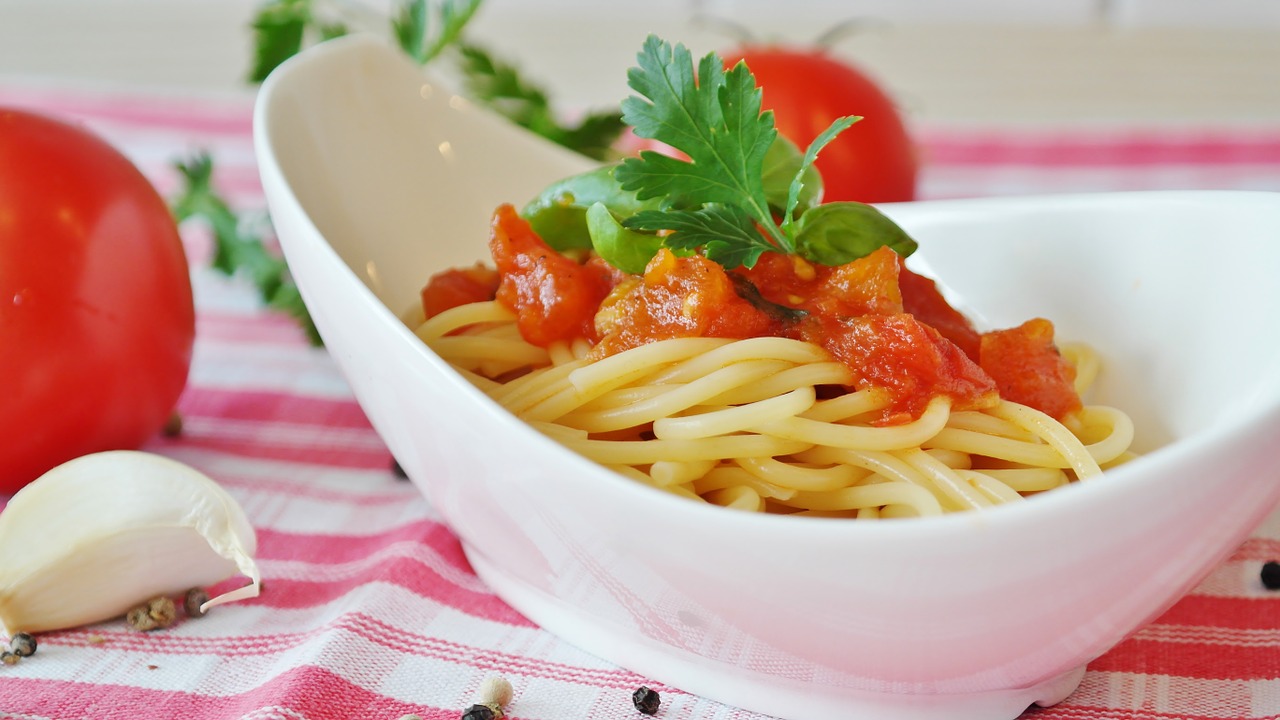 Image - spaghetti tomatoes tomato sauce