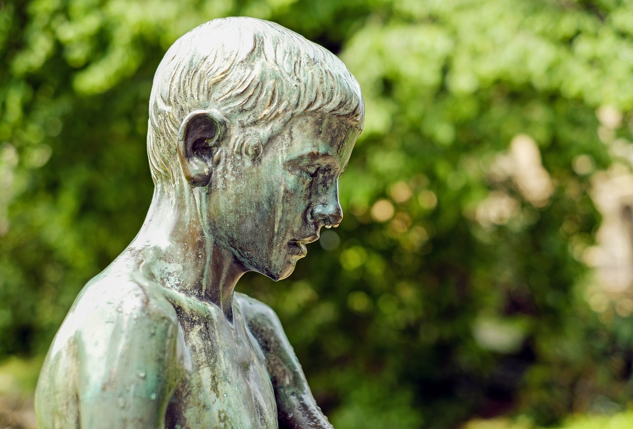 Image - sculpture bronze child boy