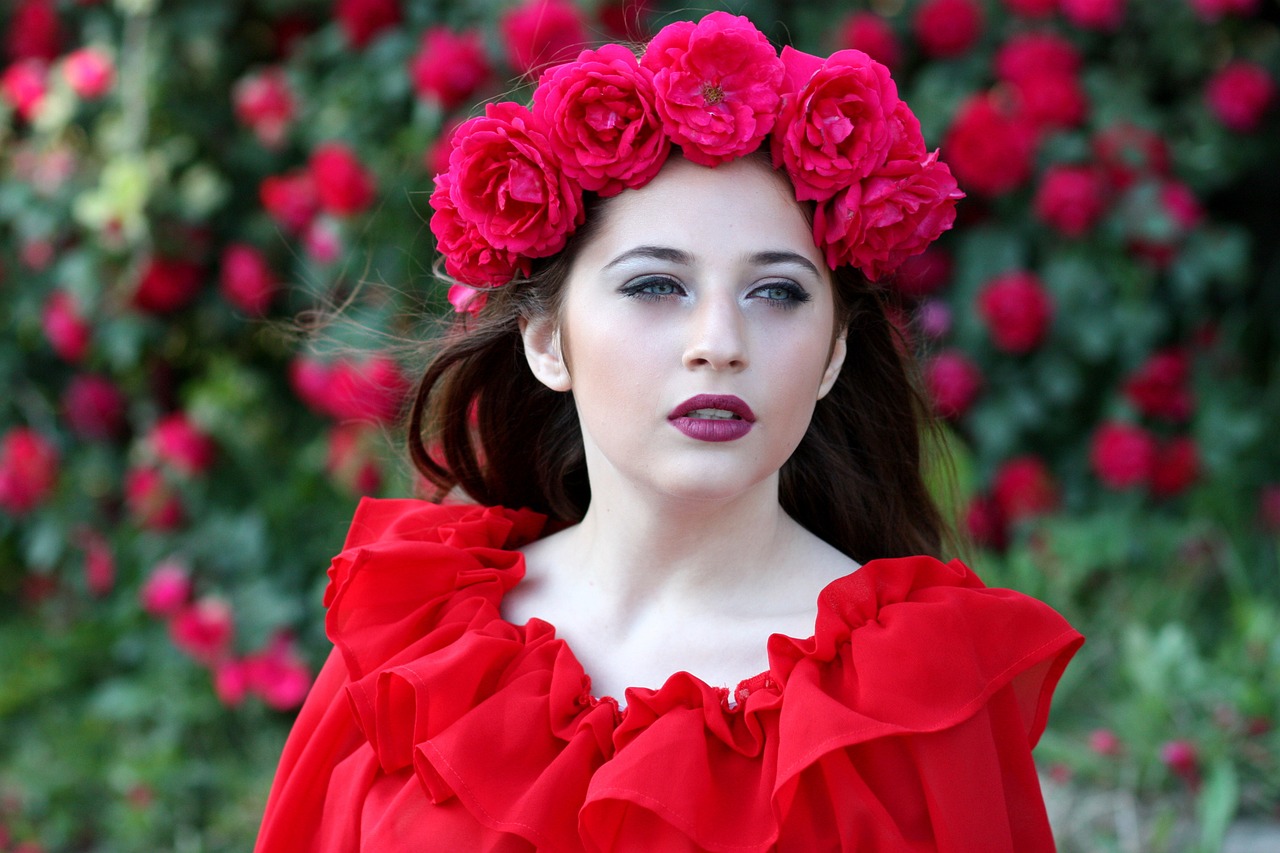 Image - girl roses red wreath flowers