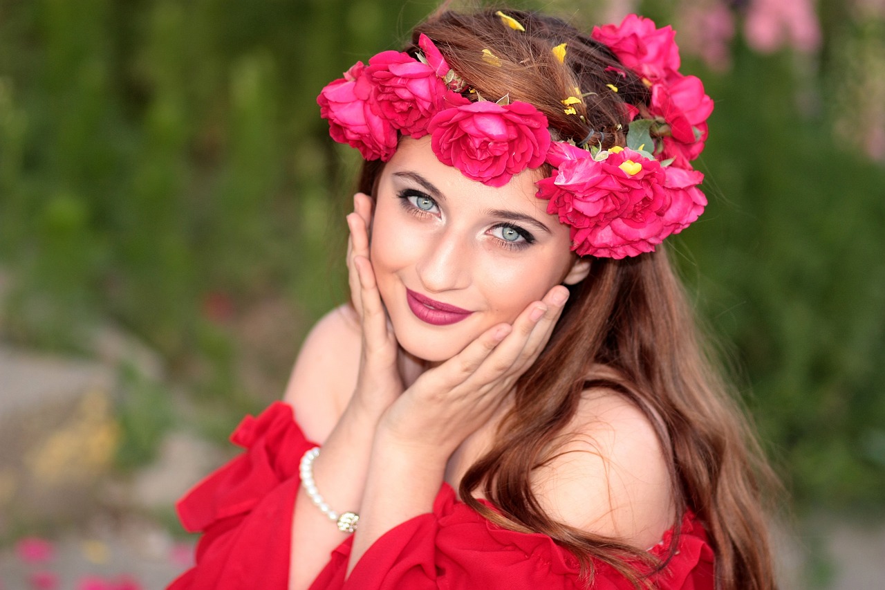 Image - girl flowers wreath green eyes