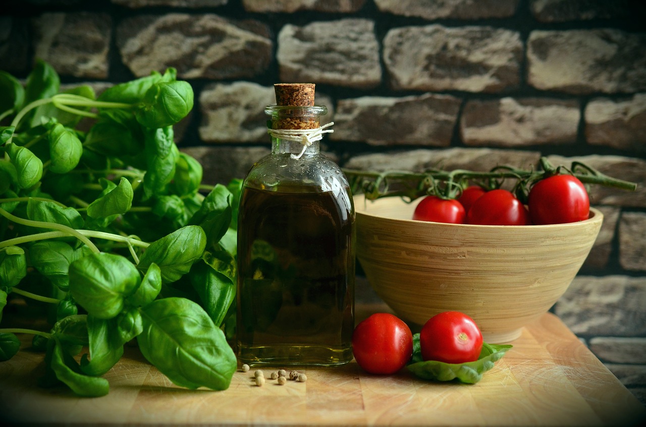 Image - olive oil tomatoes basil eat